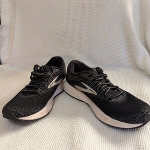 Brooks Black and White Performance Athletic‎ Shoes with Breathable Mesh